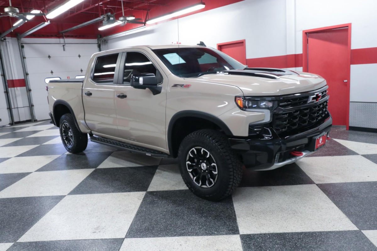 Used 2022 Chevrolet Silverado 1500 ZR2 w/ Technology Package AWD/4WD image 3