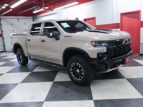 Used 2022 Chevrolet Silverado 1500 ZR2 w/ Technology Package AWD/4WD image 3