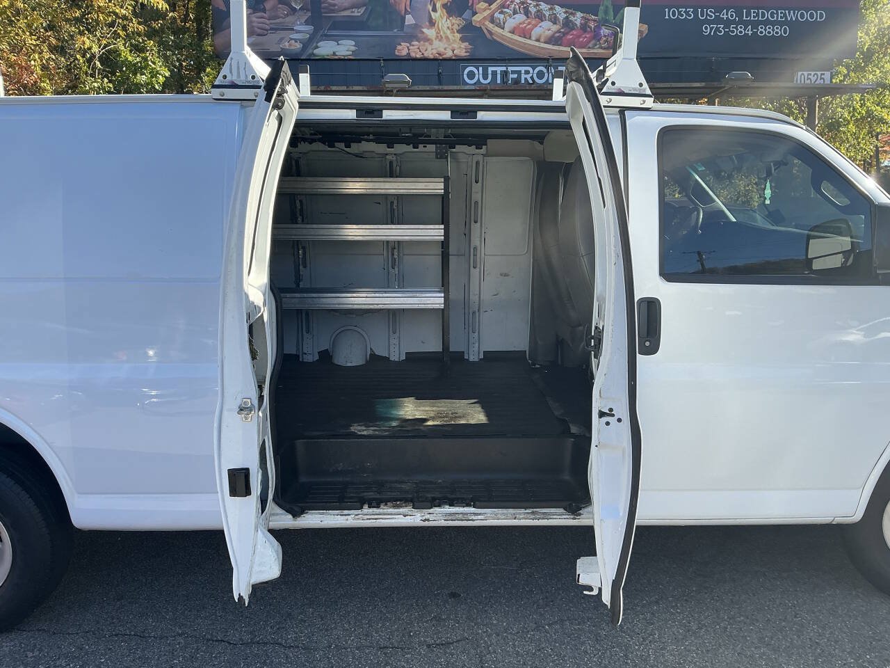 Used 2018 Chevrolet Express 2500 Extended RWD image 18