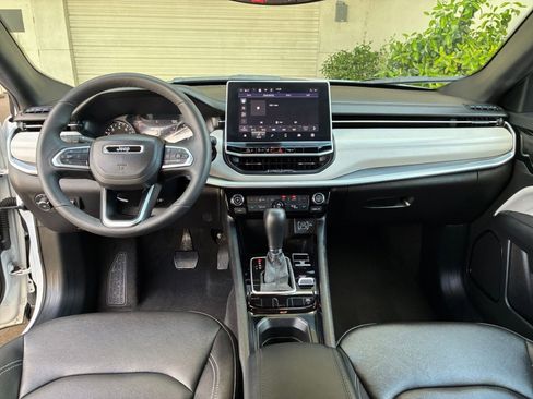 Used 2025 Jeep Compass Limited image 34