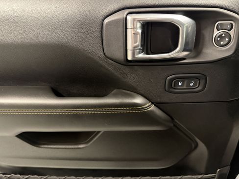 Used 2025 Jeep Wrangler Unlimited Sahara w/ Safety Group image 20