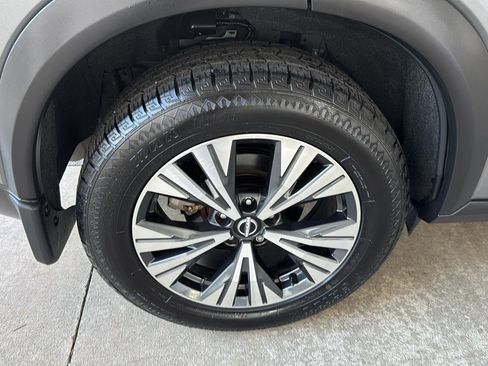 Used 2022 Nissan Rogue SV image 34