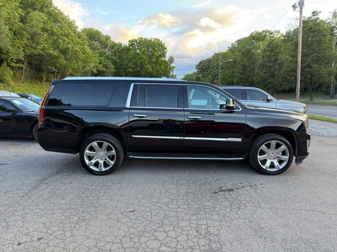 Used 2020 Cadillac Escalade ESV Premium Luxury AWD/4WD image 4