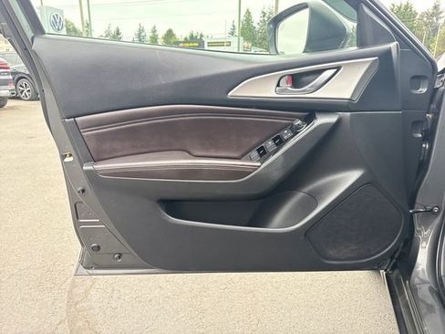 Used 2017 MAZDA MAZDA3 Touring FWD image 16