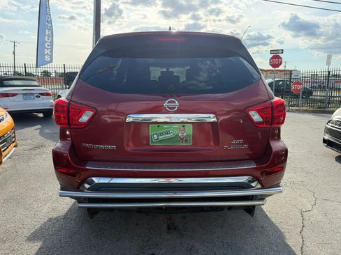 Used 2017 Nissan Pathfinder Platinum w/ Family Entertainment Package AWD/4WD image 5