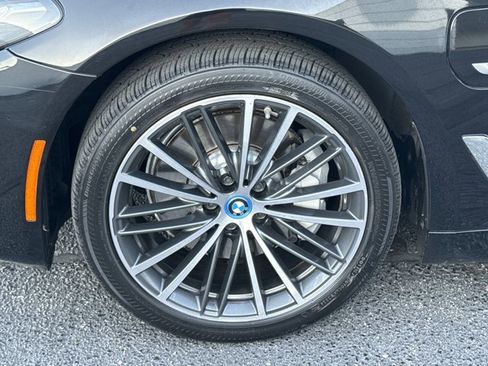 Used 2023 BMW 530e w/ Premium Package image 15