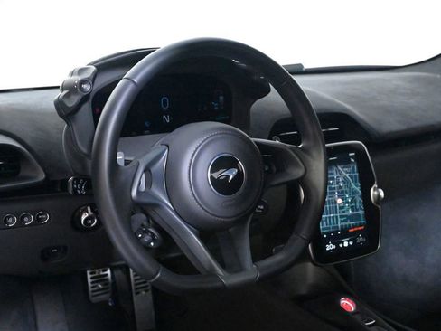 Used 2024 McLaren Artura RWD image 10