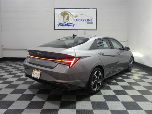 Used 2022 Hyundai Elantra Limited FWD image 10