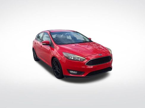 Used 2016 Ford Focus SE w/ Equipment Group 201A FWD image 2