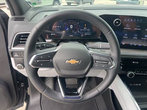 Used 2026 Chevrolet Suburban Premier image 18