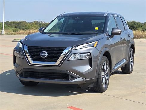 Used 2023 Nissan Rogue SL w/ SL Premium Package image 3