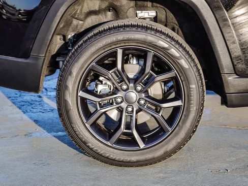 Used 2025 Jeep Grand Cherokee Limited AWD/4WD image 12
