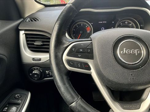 Used 2017 Jeep Cherokee Trailhawk w/ Comfort/Convenience Group image 17