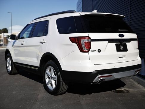 Used 2017 Ford Explorer XLT w/ Equipment Group 202A image 6