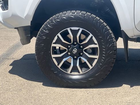 Used 2022 Toyota Tacoma TRD Sport w/ Technology Package AWD/4WD image 28