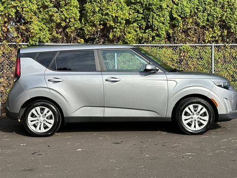 Certified 2023 Kia Soul LX image 3