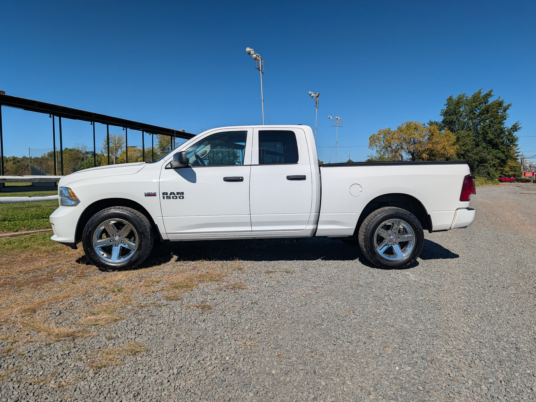 Used 2017 RAM 1500 Express w/ Express Value Package AWD/4WD image 9