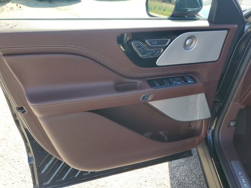 Certified 2024 Lincoln Aviator Black Label w/ Dynamic Handling Package AWD/4WD image 10