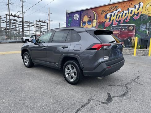 Used 2022 Toyota RAV4 LE AWD/4WD image 3