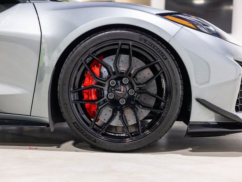 Used 2024 Chevrolet Corvette Z06 w/ Z07 Performance Package RWD image 23