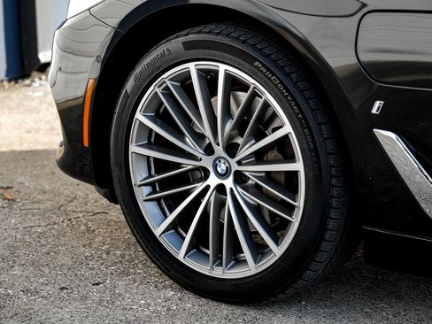 Used 2019 BMW 530e w/ Convenience Package image 56