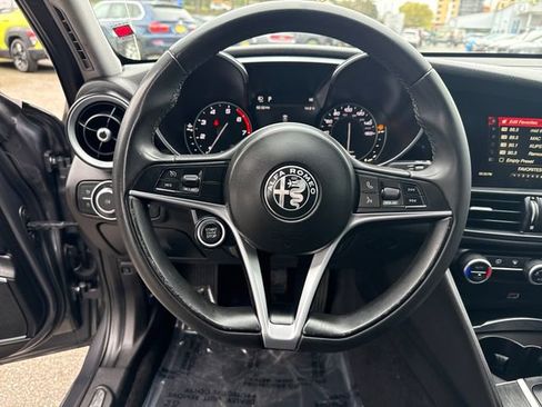 Used 2019 Alfa Romeo Giulia w/ Quick Order Package 22K Sport RWD image 18