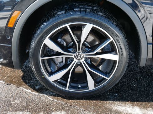 Certified 2022 Volkswagen Tiguan SEL R-Line image 15
