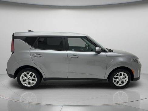 Used 2025 Kia Soul LX w/ LX Technology Package FWD image 6