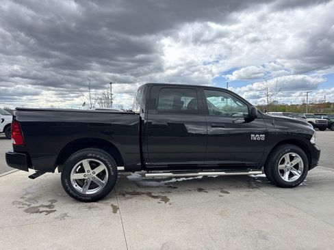 Used 2018 RAM 1500 Express w/ Express Value Package AWD/4WD image 9