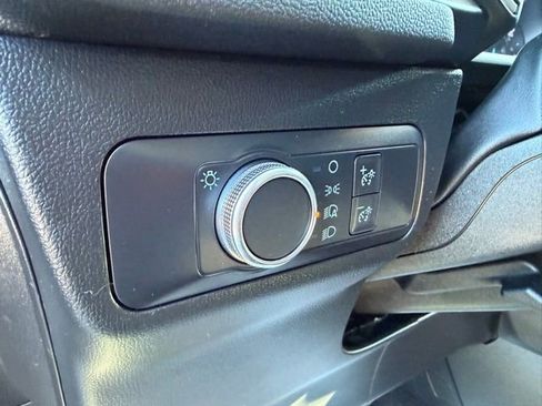 Used 2020 Ford Escape SE image 19