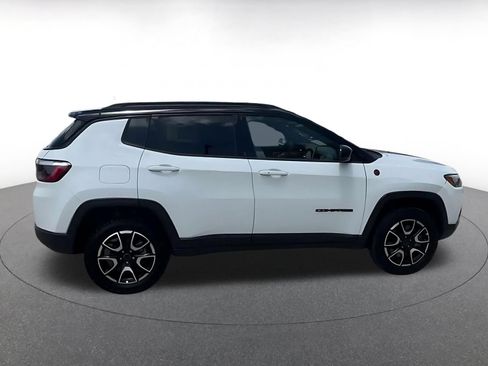 Used 2025 Jeep Compass Trailhawk AWD/4WD image 16