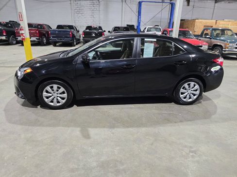 Used 2016 Toyota Corolla LE FWD image 4