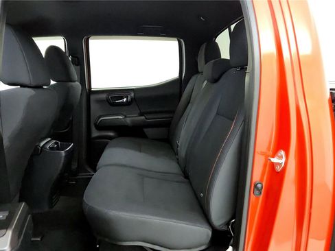 Used 2018 Toyota Tacoma TRD Off-Road w/ Technology Package AWD/4WD image 20