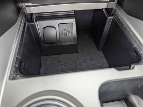 Used 2023 Ford Explorer XLT w/ Equipment Group 202A AWD/4WD image 33