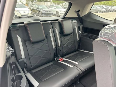 Used 2025 Volkswagen Atlas Peak Edition SE image 46