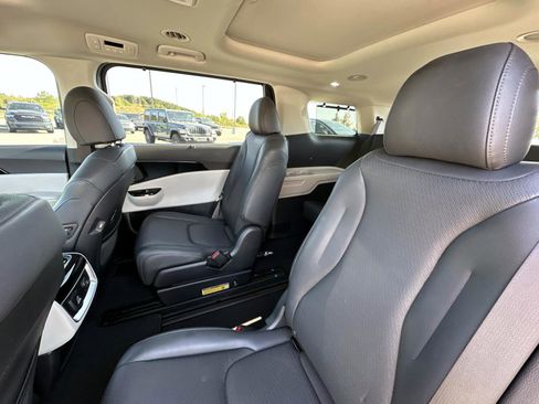 Used 2024 Kia Carnival SX Prestige image 16