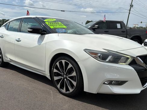 Used 2016 Nissan Maxima SR w/ Interior Lighting Package FWD image 9
