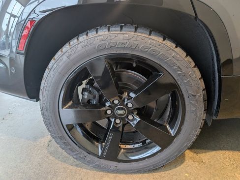 Used 2024 Land Rover Defender 130 V8 image 8