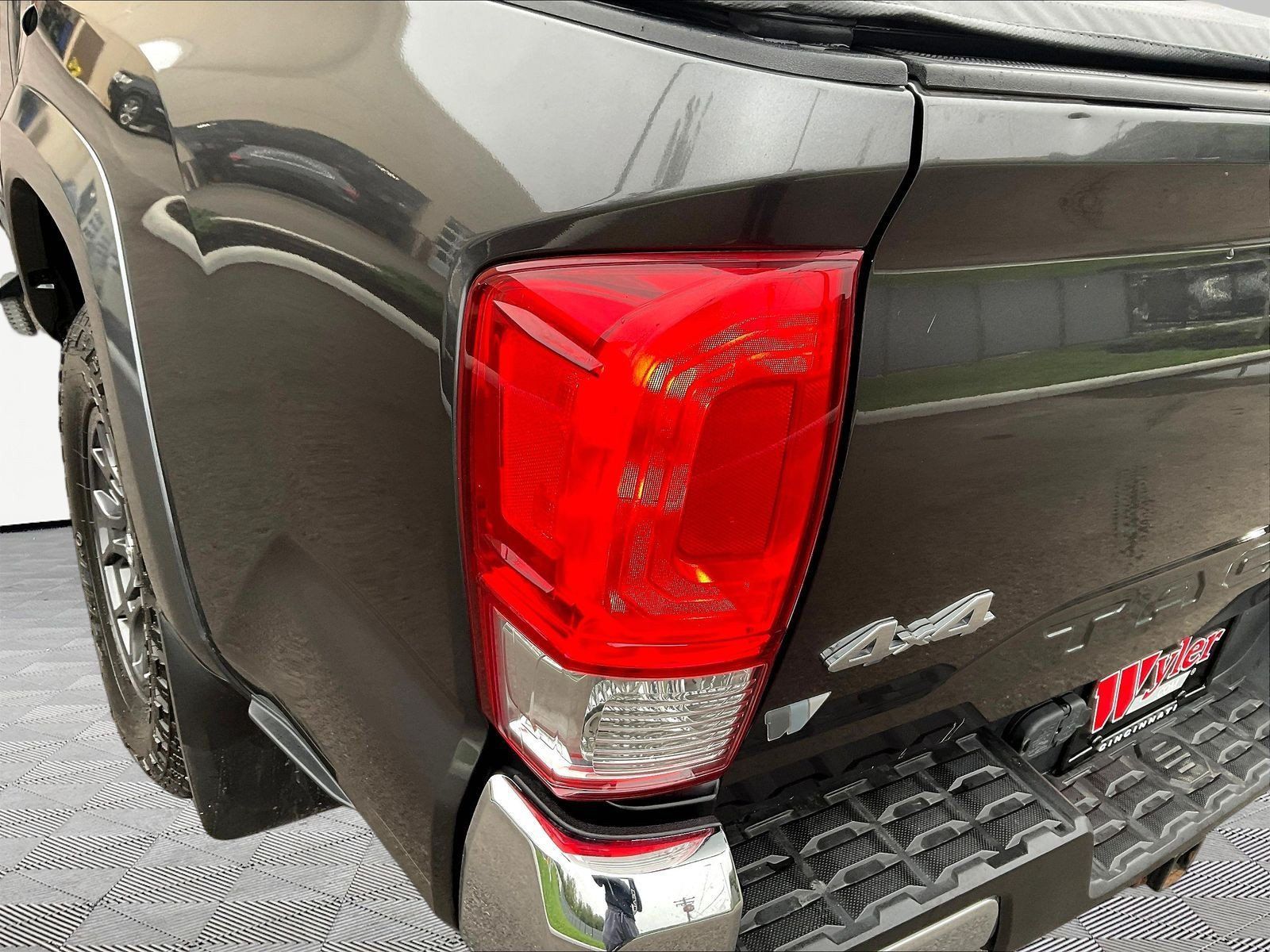 Used 2017 Toyota Tacoma SR5 w/ Tow Package AWD/4WD image 24