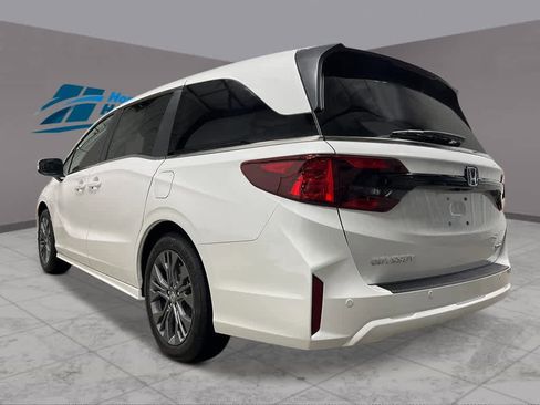 New 2026 Honda Odyssey Touring image 3