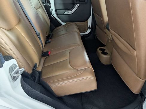 Used 2018 Jeep Wrangler Unlimited Sahara w/ Connectivity Group AWD/4WD image 25
