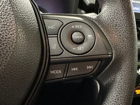 Used 2021 Toyota RAV4 XLE w/ Convenience Package image 18