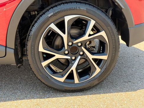 Used 2018 Toyota C-HR XLE FWD image 12