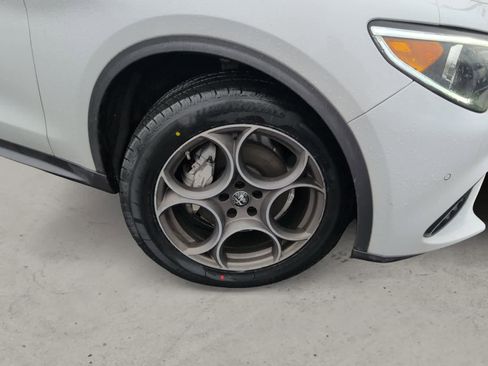 Used 2022 Alfa Romeo Stelvio Ti image 9