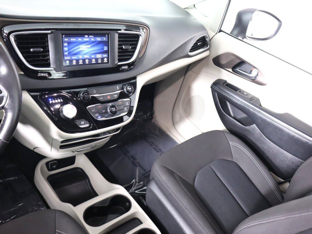Used 2021 Chrysler Voyager LX w/ Cold Weather Group FWD image 30
