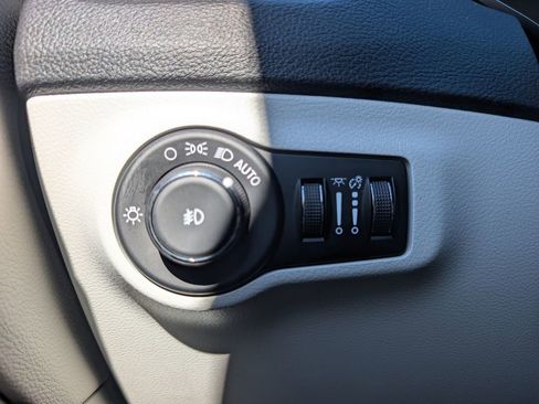 Used 2019 Jeep Compass Latitude w/ Cold Weather Group AWD/4WD image 35