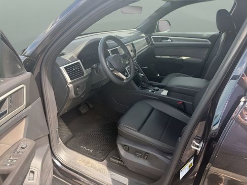 Used 2023 Volkswagen Atlas Cross Sport SE AWD/4WD image 11