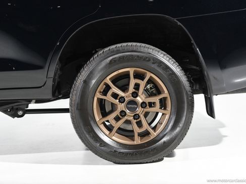 Used 2021 Toyota Land Cruiser Heritage Edition image 12