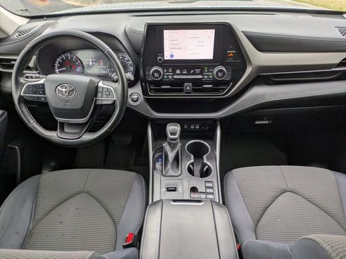 Used 2023 Toyota Highlander L image 17
