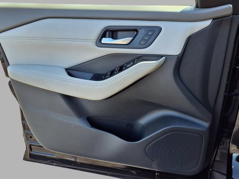 Used 2023 Nissan Rogue SL w/ SL Premium Package FWD image 18